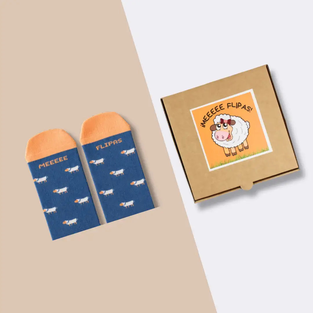 Calcetines Meeeee Flipas con ovejas en caja kraft personalizable para regalo