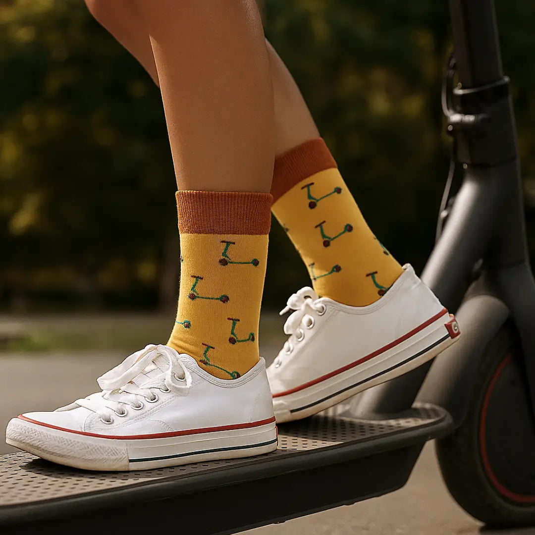 Calcetines Patinetes Amarillo - Regalo original unisex con caja kraft