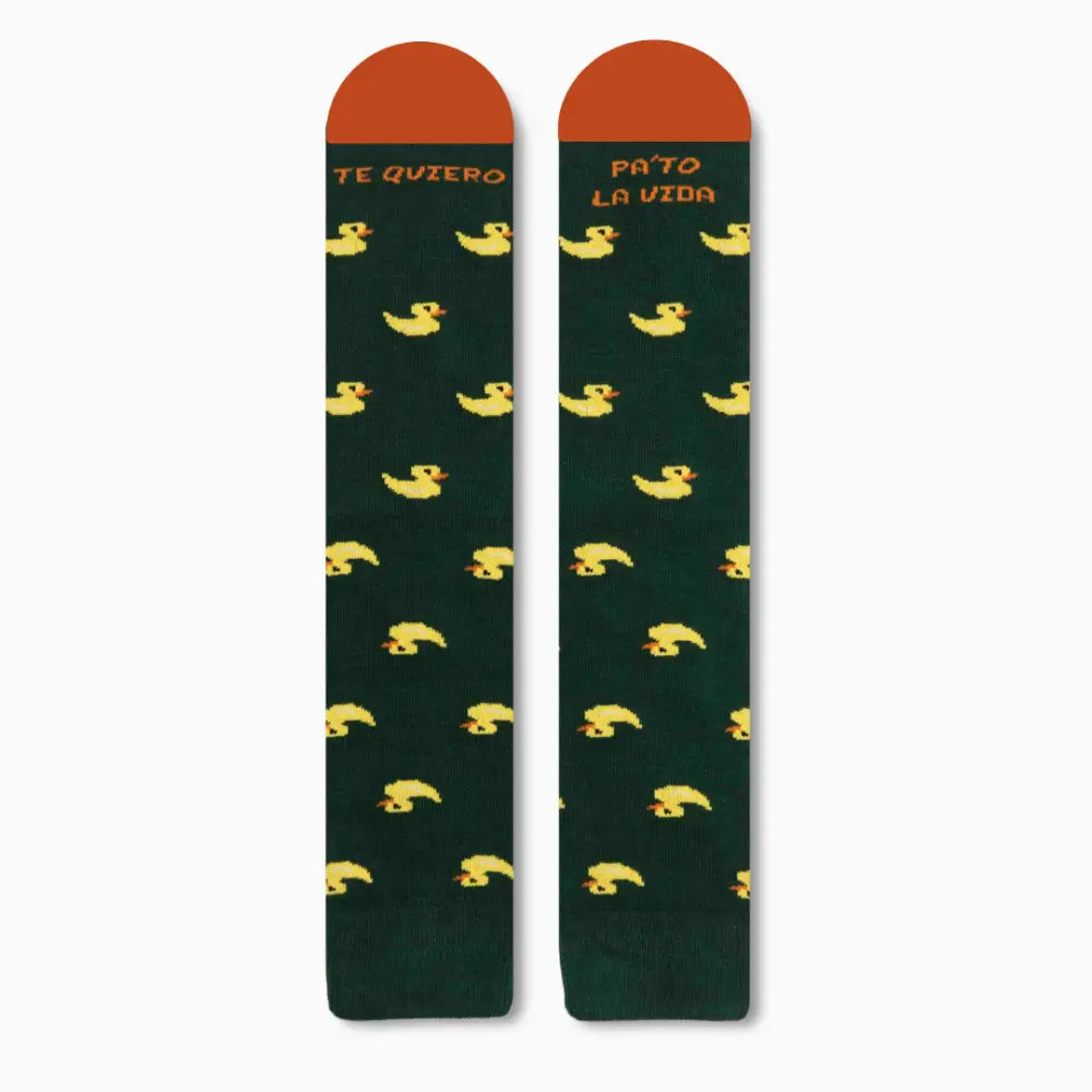 Detalle calcetines verdes con patos - Te Quiero Pa'to la Vida
