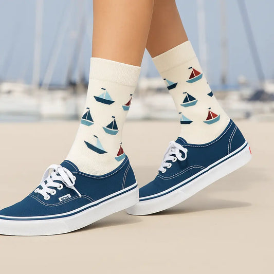Calcetines Veleros Beige - Vista principal con estampado náutico de veleros, unisex fabricados en España