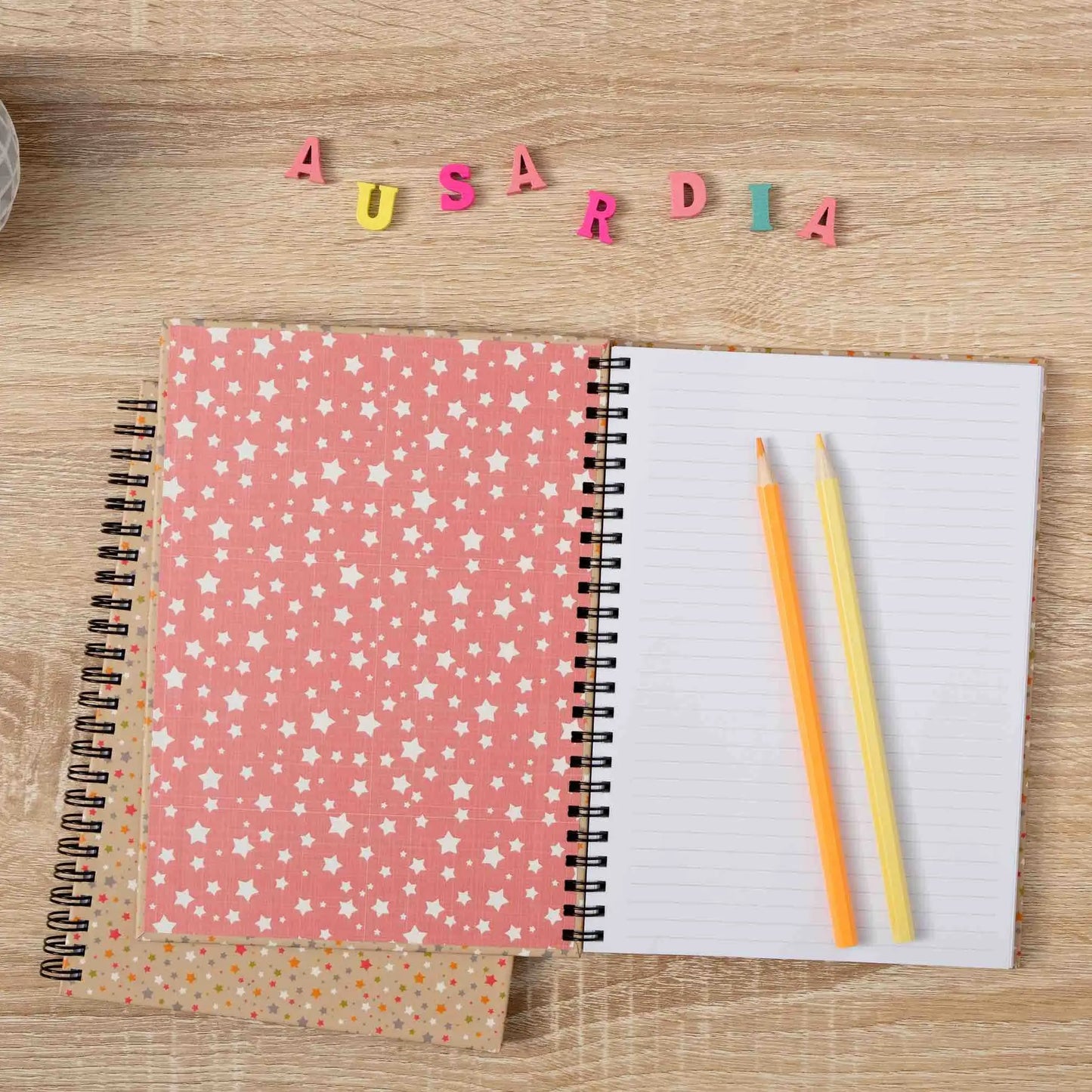 Libreta A5 premium diseño estrellas con tapa dura mate y encuadernación wire-o – Pack Mejor Mamá Ausardia