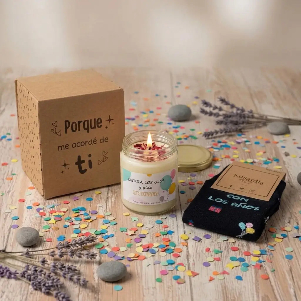 Pack regalo cumpleaños con calcetines y vela de soja - caja kraft Ausardia
