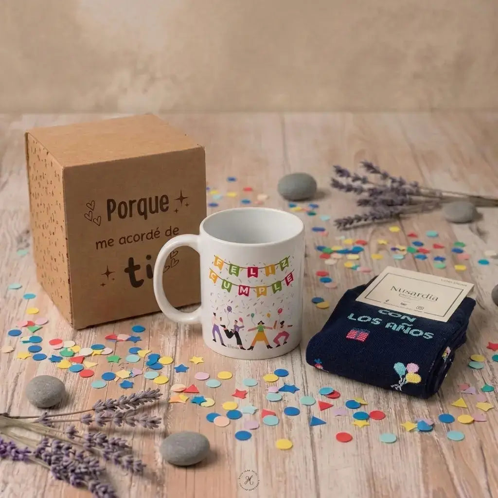 Set regalo cumpleaños taza cerámica y calcetines Tú Mejoras con los Años en caja regalo - Ausardia