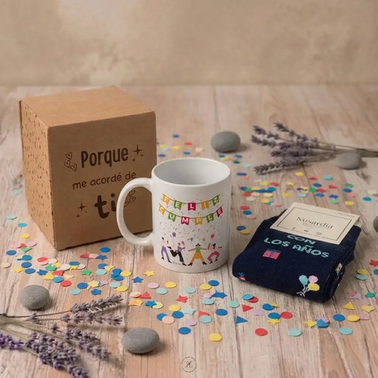 Set regalo cumpleaños taza cerámica y calcetines Tú Mejoras con los Años en caja regalo - Ausardia