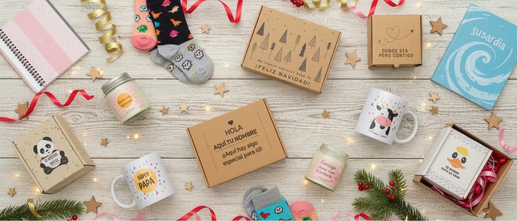 Una taza de cerámica blanca con un diseño de vaca negra y acentos rosados.